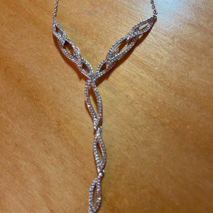 NEVER WORN * Beautiful V-shaped necklace with crystals